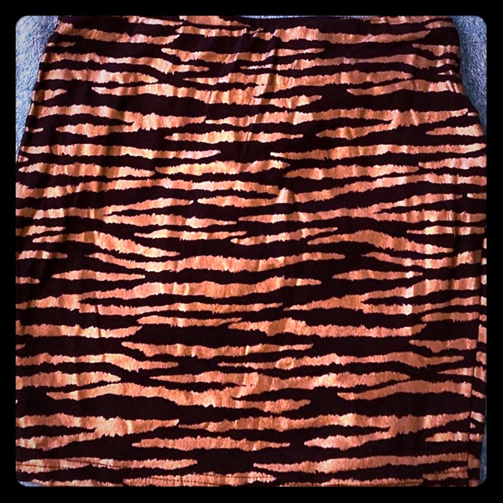 FOREVER 21 Tiger/Zebra Stripe Skirt - Size M.